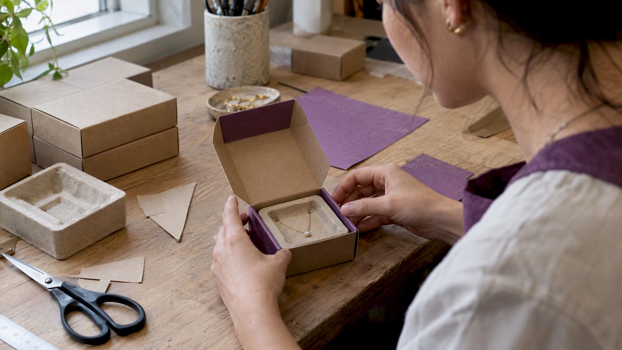 Premium eco-friendly jewelry box with pulp insert