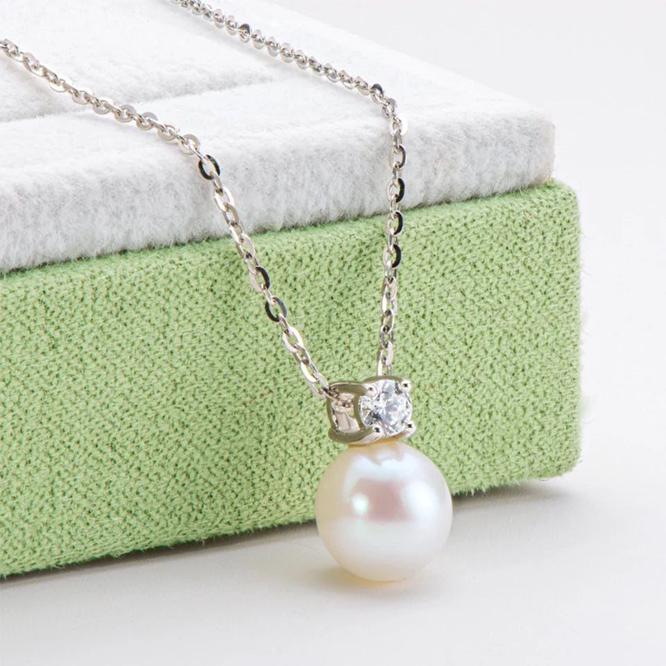 White Pearl Pendant Necklace