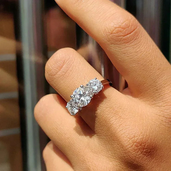 Altdorf Ring by Meri Jaan — lab-grown moissanite ring, product photo