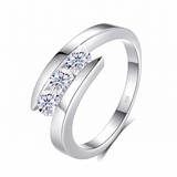 Evolène Ring by Meri Jaan — lab-grown moissanite ring, worn by model
