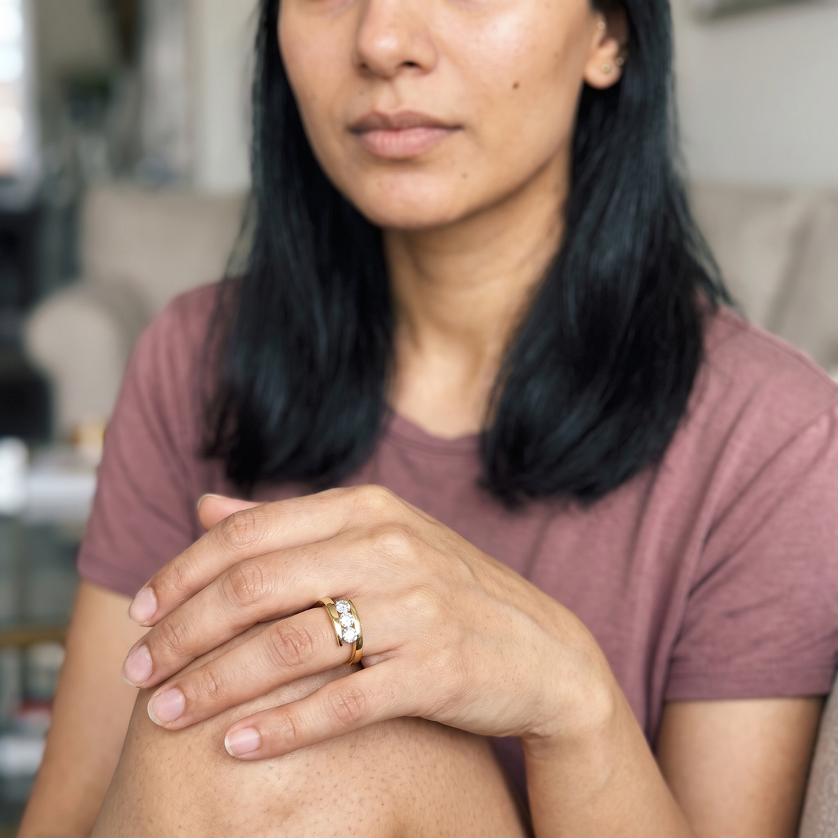Evolène Ring worn by model