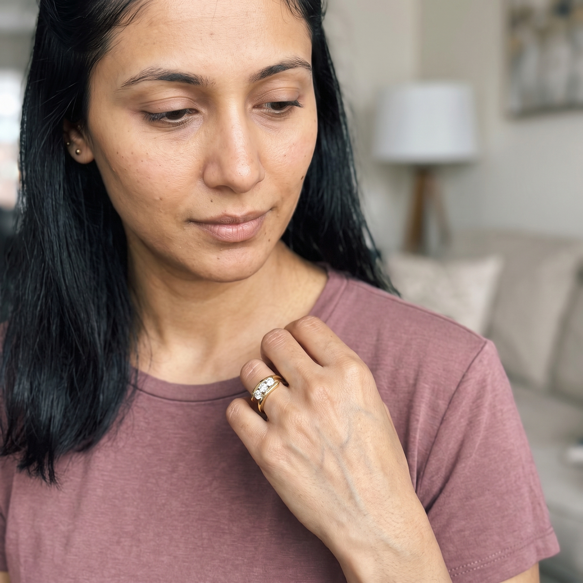 Evolène Ring worn by model