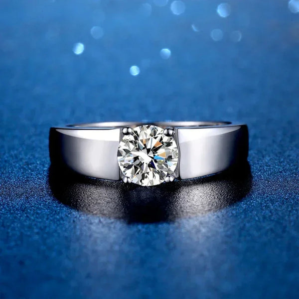 Fiesch Ring by Meri Jaan — lab-grown moissanite ring, product photo