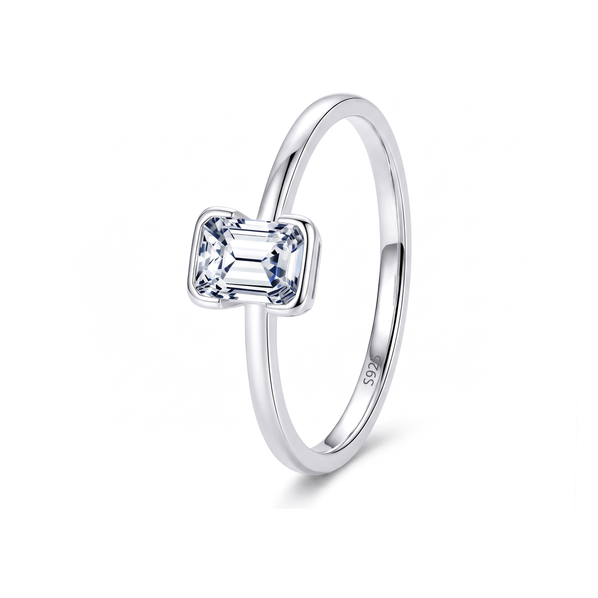 Ftan Ring - three-quarter view