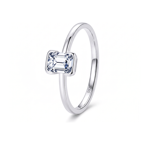 Ftan Ring - three-quarter view