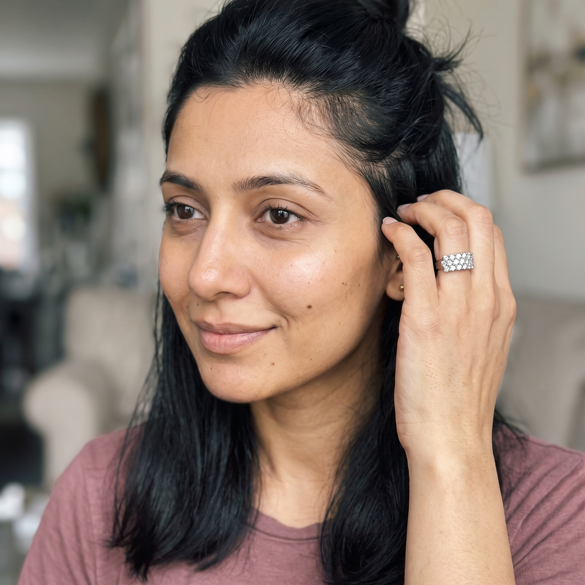 La Chaux-de-Fonds Ring worn by model