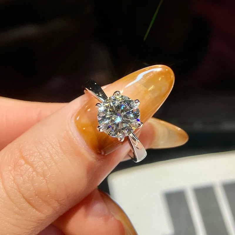 Nyon Ring by Meri Jaan — lab-grown moissanite ring, product photo