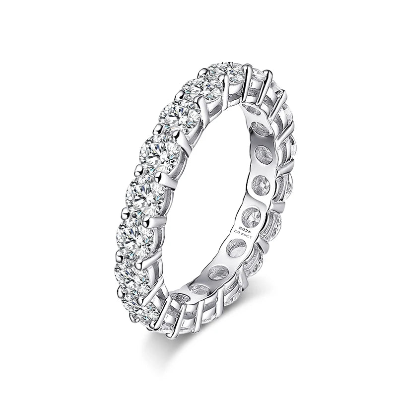 Solothurn Ring by Meri Jaan — lab-grown moissanite ring, product photo