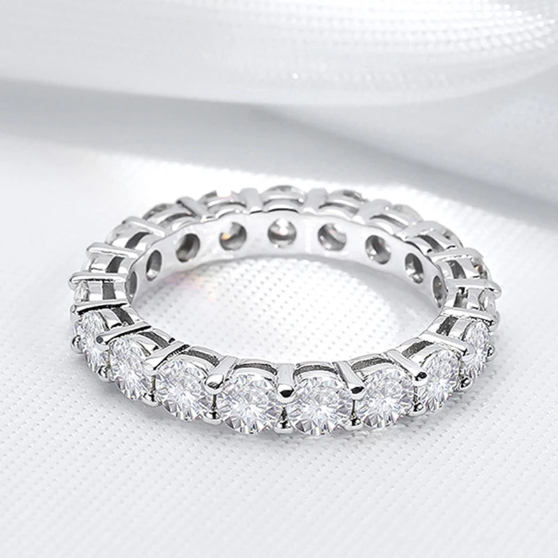 Solothurn Ring by Meri Jaan — lab-grown moissanite ring, product photo