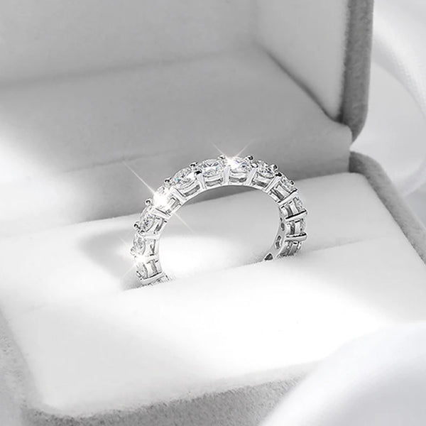 Solothurn Ring by Meri Jaan — lab-grown moissanite ring, product photo
